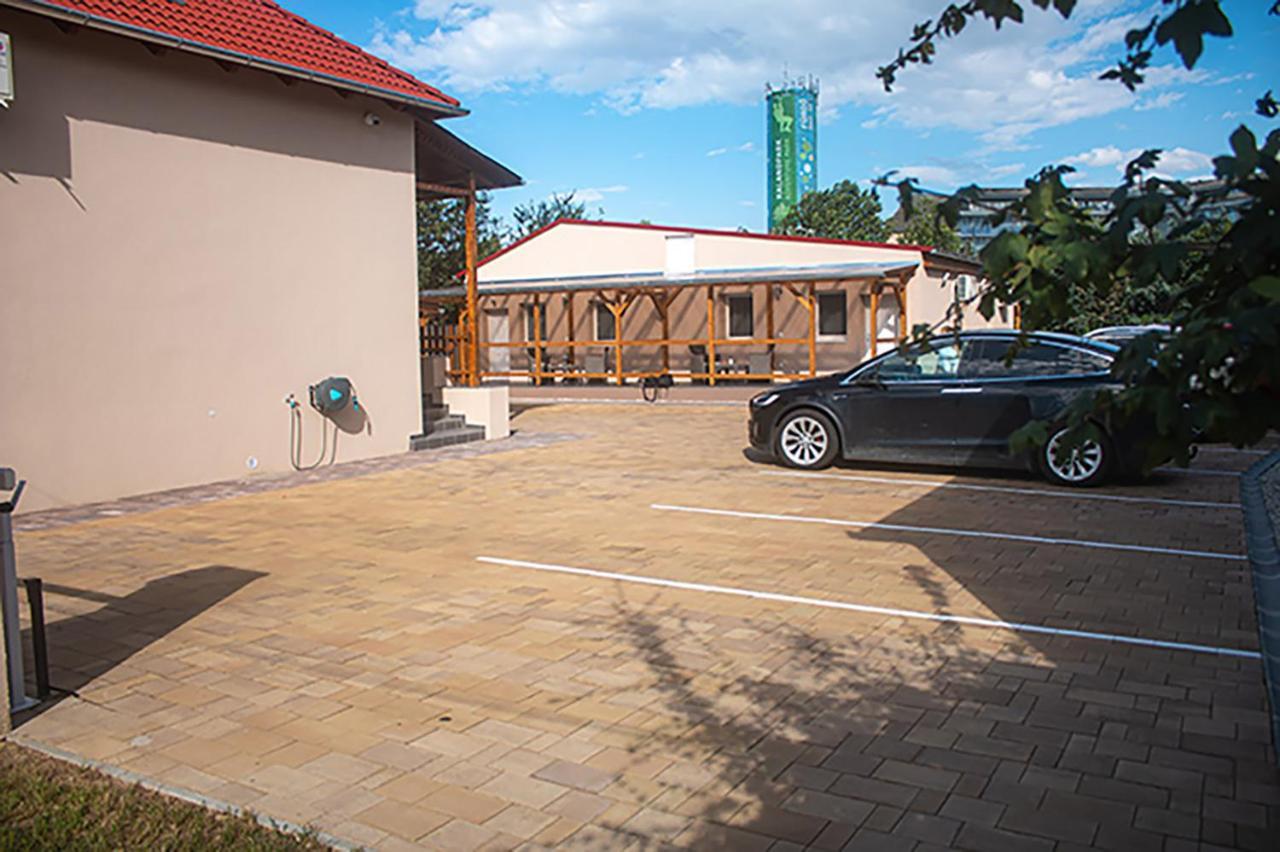 Sarvarlak Apartmanhaz Екстер'єр фото