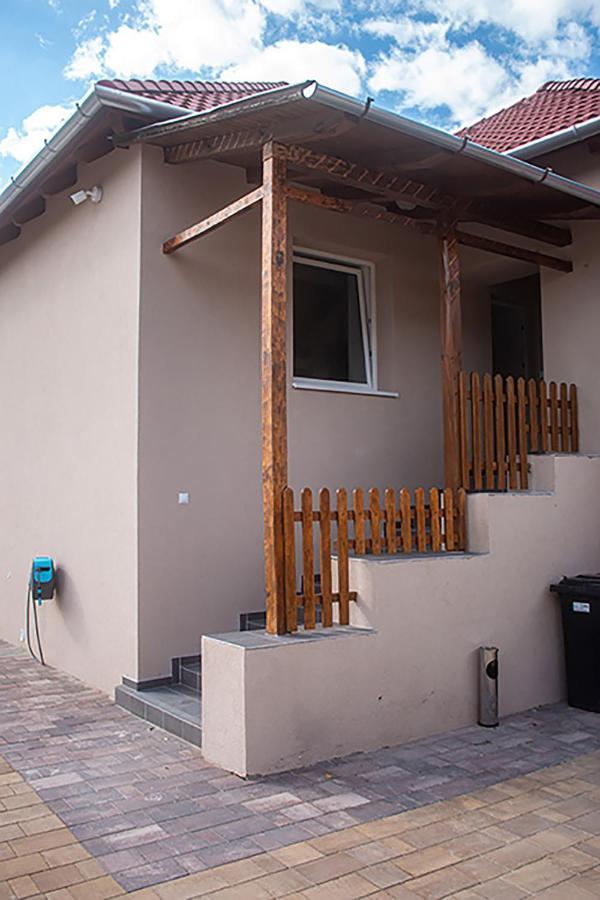 Sarvarlak Apartmanhaz Екстер'єр фото